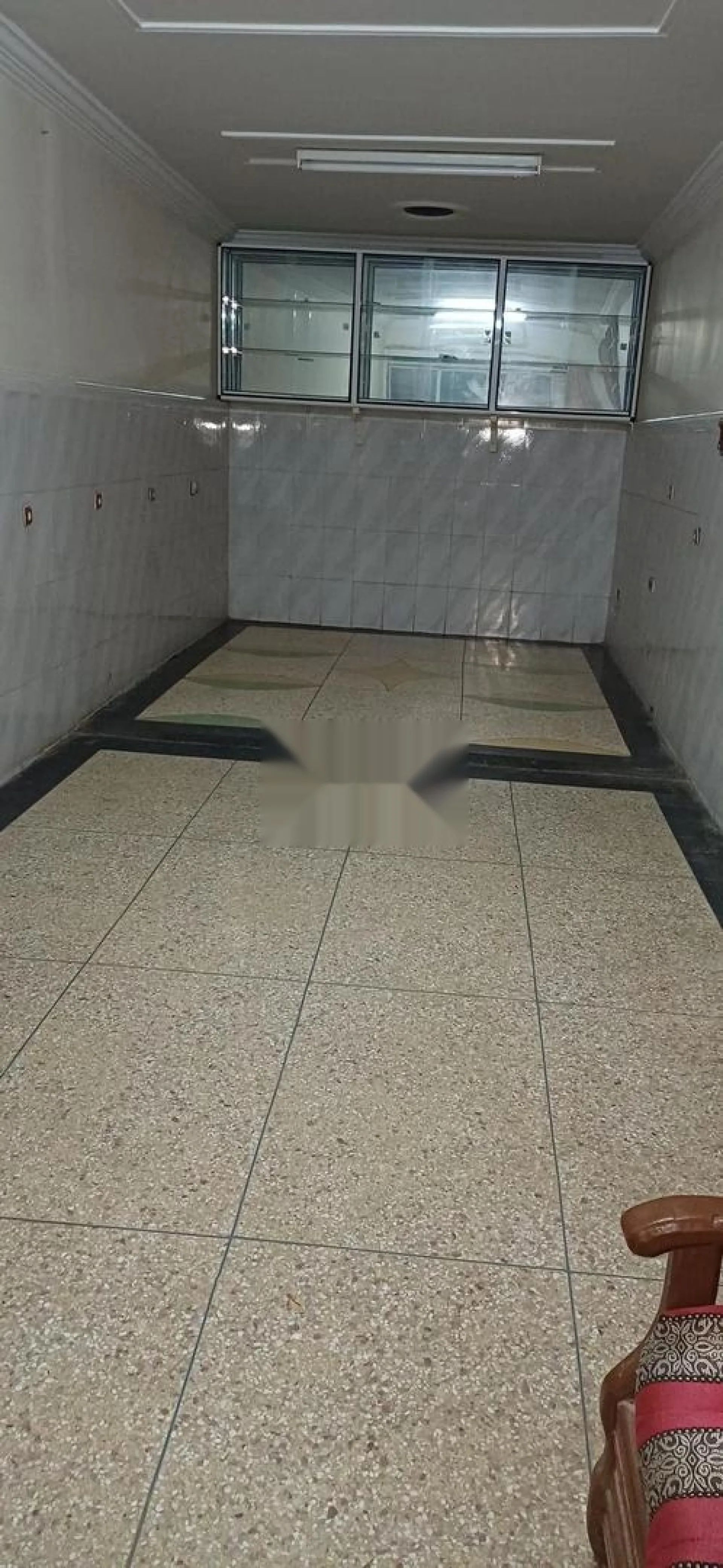 Garage commercial et cautionnement sûr et bon emplacement, sans intermédiaire