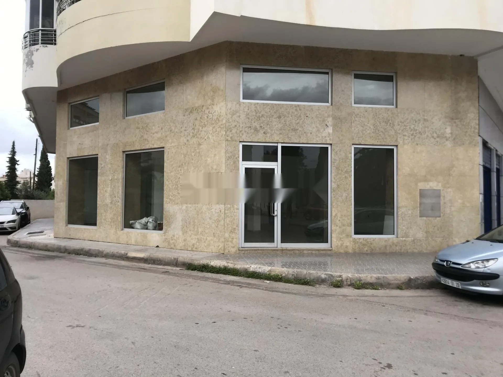 Local commercial aménagé à vendre