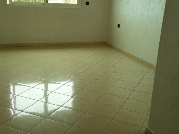 Appartement à louer à Harhoura – Résidence fermée avec grand jardin privé